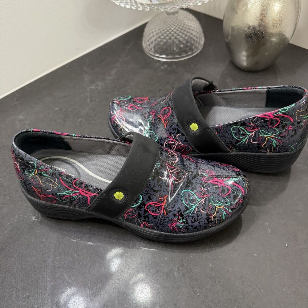 Work Wonders by Dansko Printed Slip Resistant Nursing Clogs Women’s EU 37 US 6.5